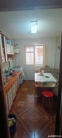 Apartament cu 3 camere decomandat în Fizicienilor