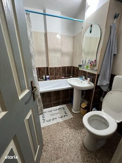 Apartament cu 4 camere decomandat în Mioveni