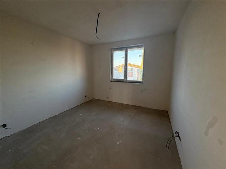 Casă cu 5 camere cu Teren 450 Mp în Domnești