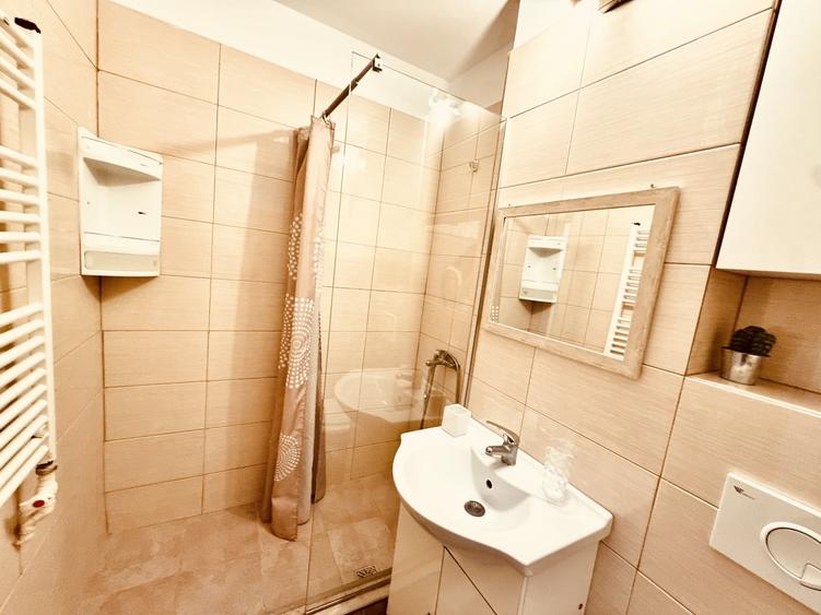 Apartament cu 2 camere decomandat, mobilat în Ultracentral