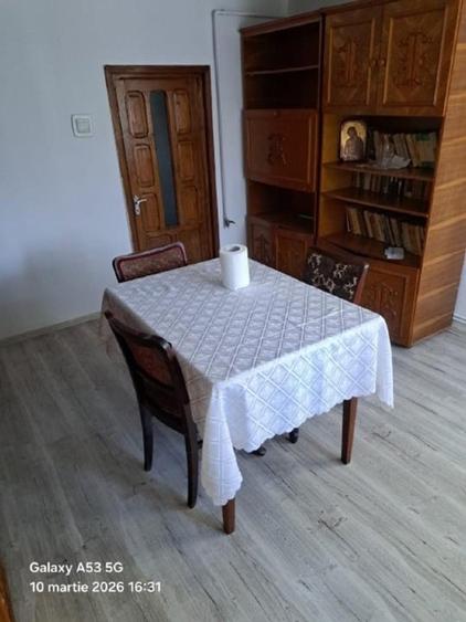 Casă individuală cu 4 camere cu Canalizare în Sud-Vest
