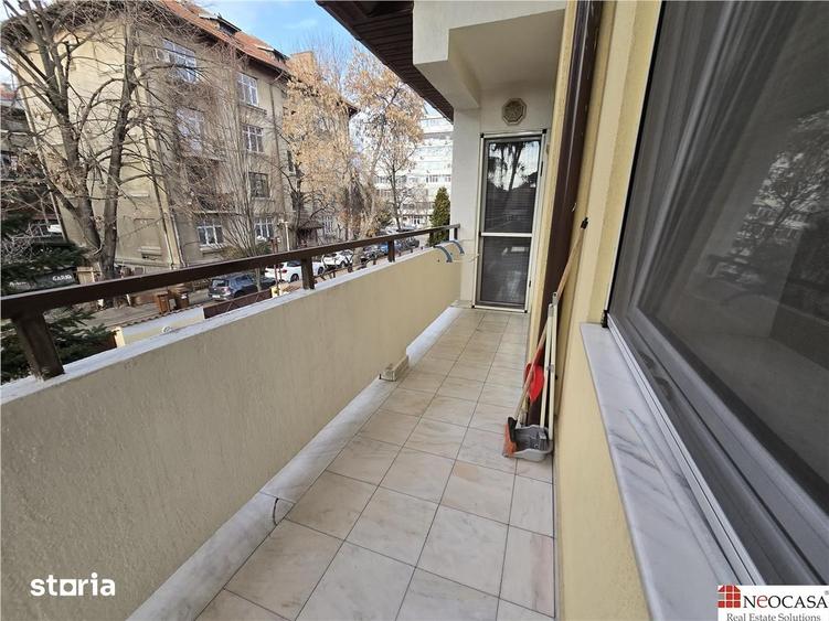 Casă cu 7 camere decomandat cu Teren 271.57 Mp în Grivița