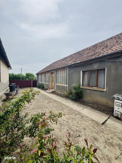 Casă cu 3 camere cu Teren 1200 Mp în Central