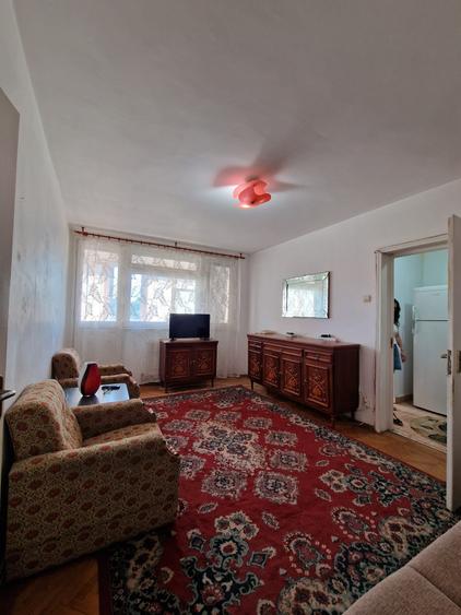 Apartament cu 2 camere decomandat în Lacul Tei