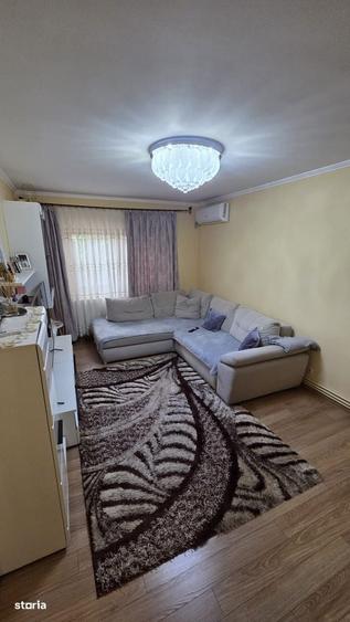 Apartament cu 4 camere decomandat în Micro 17