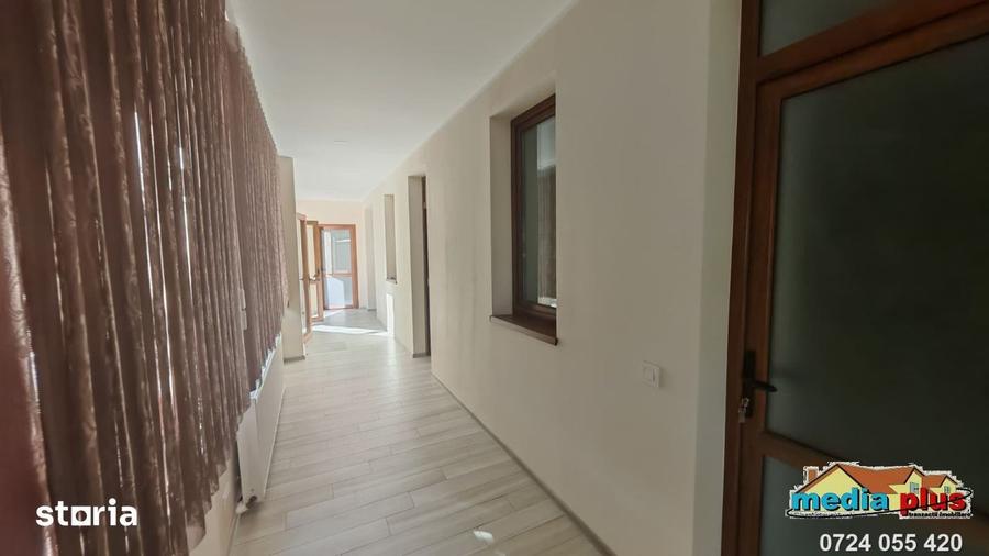 Casă cu 5 camere cu Teren 700 Mp în Piața Centrală
