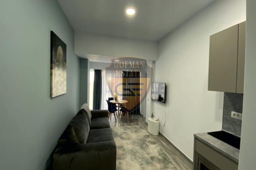 Apartament cu 3 camere semidecomandat, mobilat în Olimp