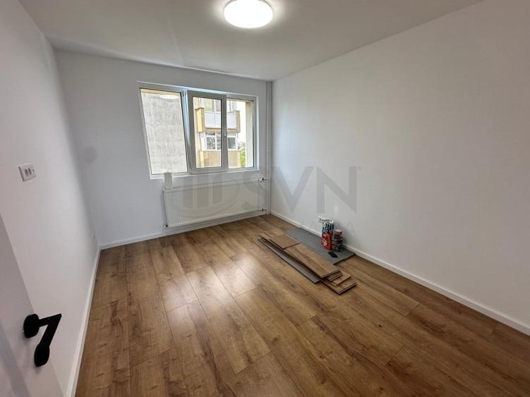 Apartament cu 3 camere semidecomandat în Bucureștii Noi
