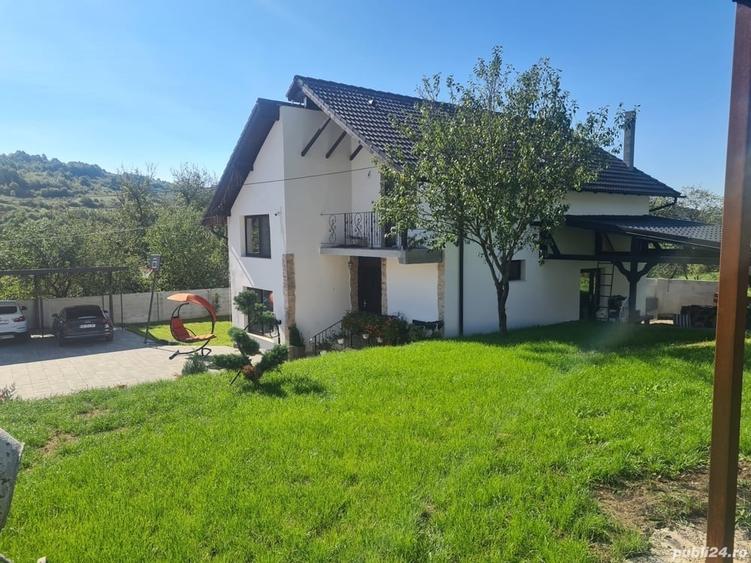 Casă cu 4 camere cu Teren 1750 Mp în Central