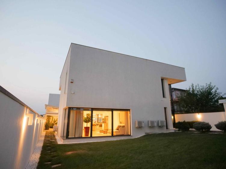 Casă individuală cu 5 camere cu Canalizare în Tamași