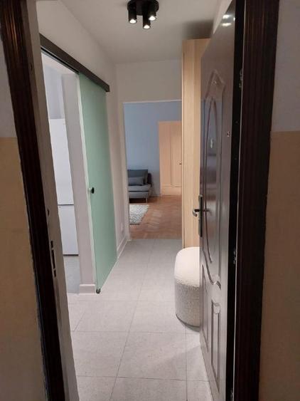 Apartament cu 3 camere semidecomandat, mobilat în Ștefan cel Mare
