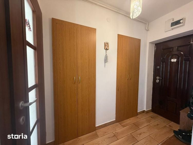 Apartament cu 3 camere semidecomandat în Gării