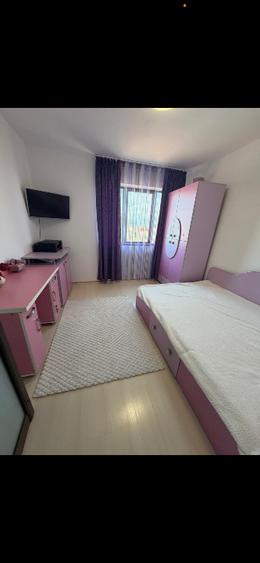 Apartament cu 3 camere decomandat în Aluniș
