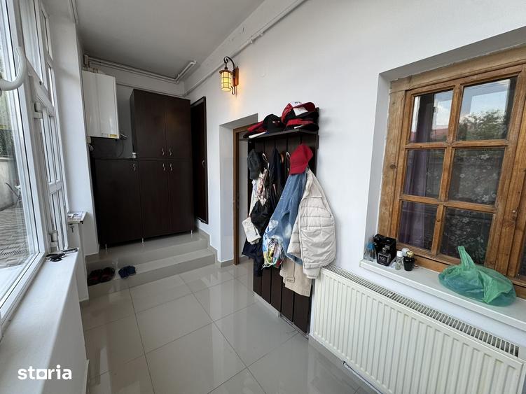 Casă cu 7 camere cu Teren 268 Mp în Regie