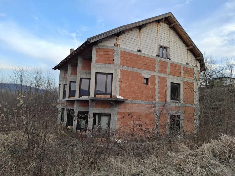 Casă cu 4 camere în Cinciș-Cerna