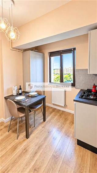 Apartament cu 3 camere semidecomandat, mobilat în Băneasa