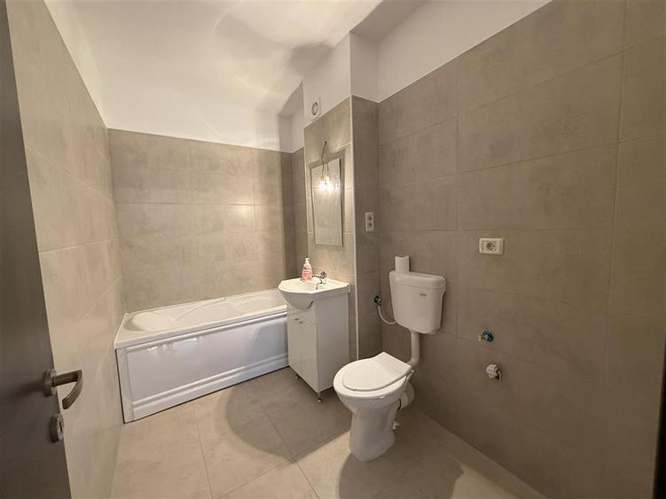 Apartament cu 2 camere decomandat în Sânpetru