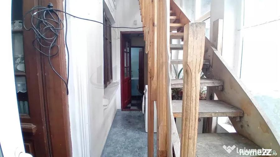 Casă cu 5 camere cu Teren 127 Mp în Domenii
