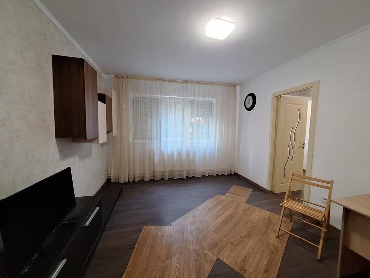 Apartament cu 2 camere semidecomandat, mobilat în Soarelui