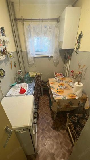 Apartament cu 3 camere semidecomandat în Cetate
