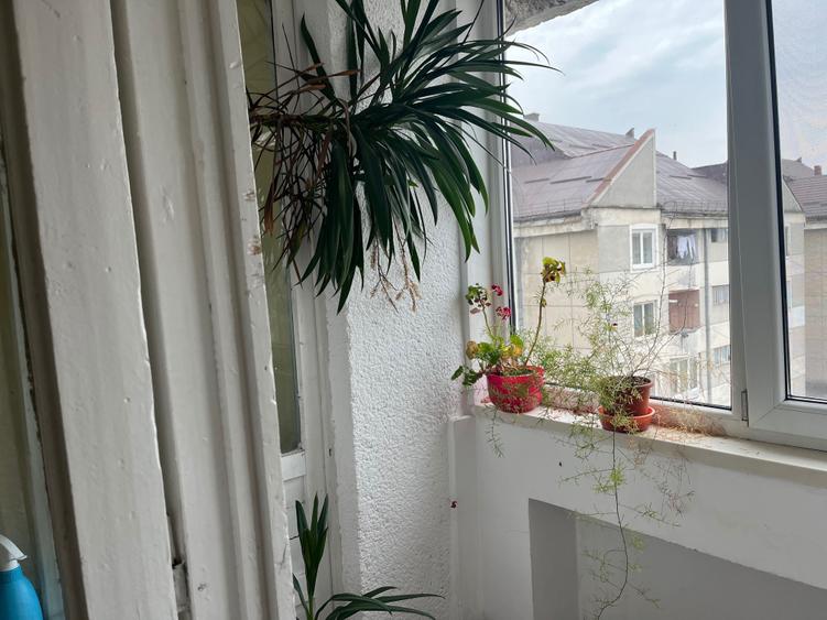 Apartament cu 4 camere decomandat în Central