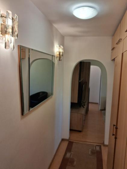 Apartament cu 3 camere semidecomandat în Alexandru cel Bun