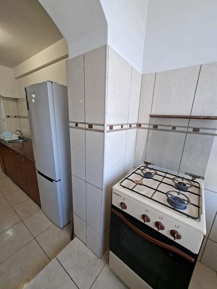 Apartament cu 2 camere semidecomandat, mobilat în Semicentral