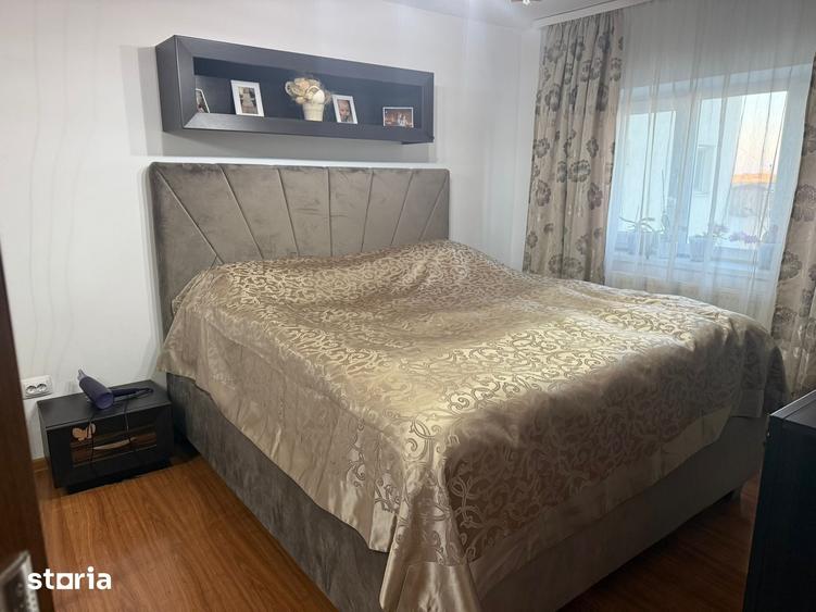 Apartament cu 3 camere decomandat în Micro 5
