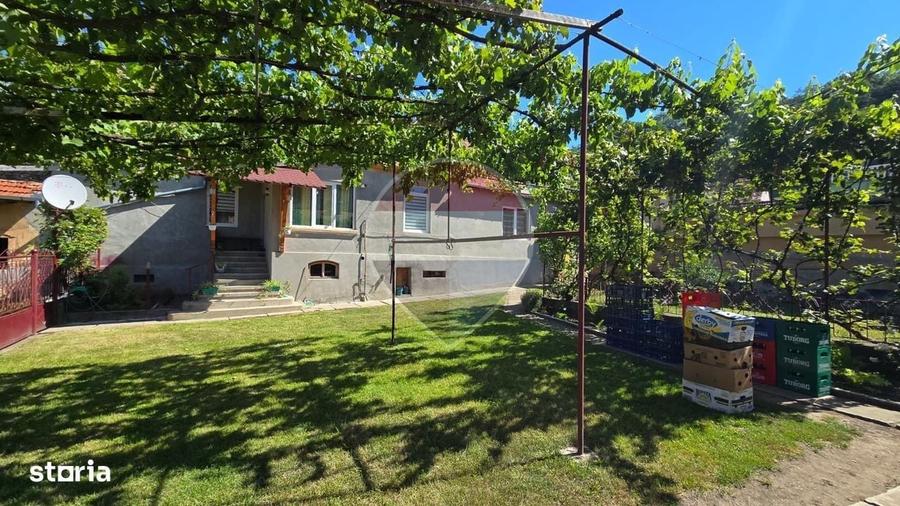Casă cu 3 camere în Dupuș