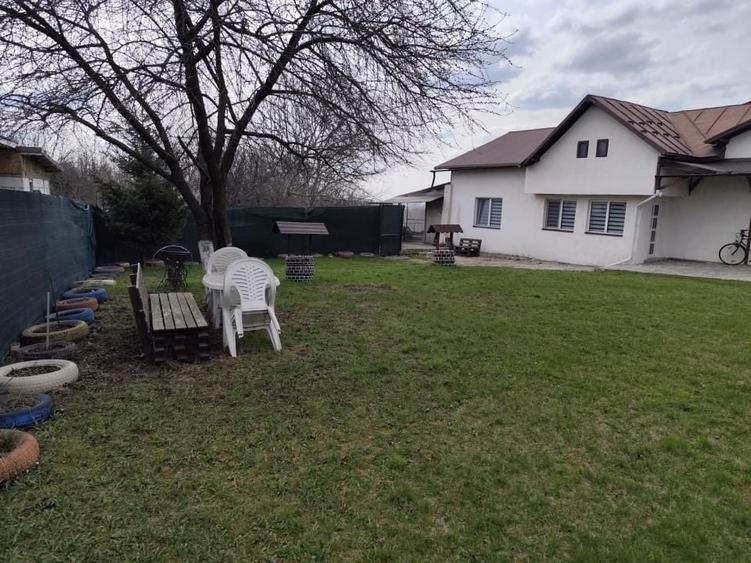 Casă individuală cu 3 camere cu Canalizare în Central