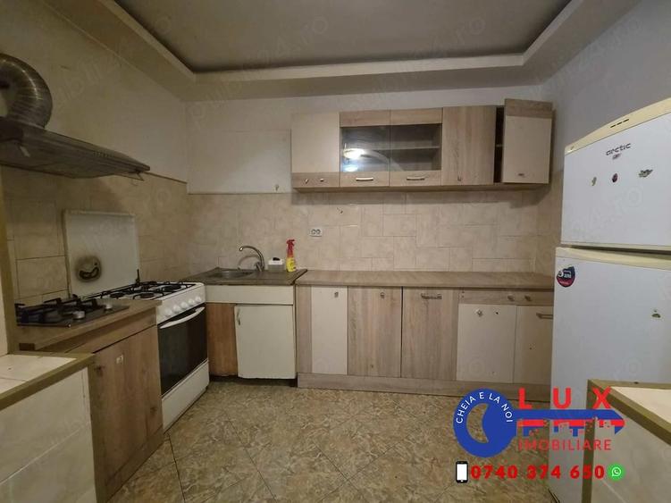 Casă cu 6 camere cu Teren 350 Mp în Babadag