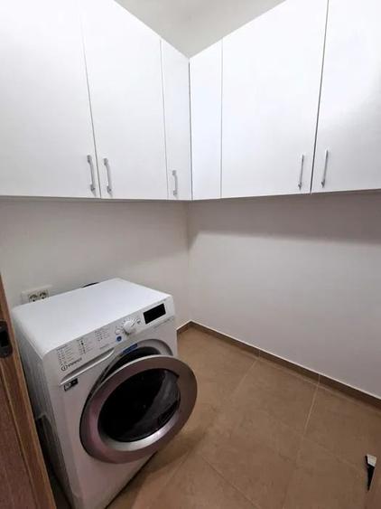 Apartament cu 2 camere decomandat, mobilat în Tractorul