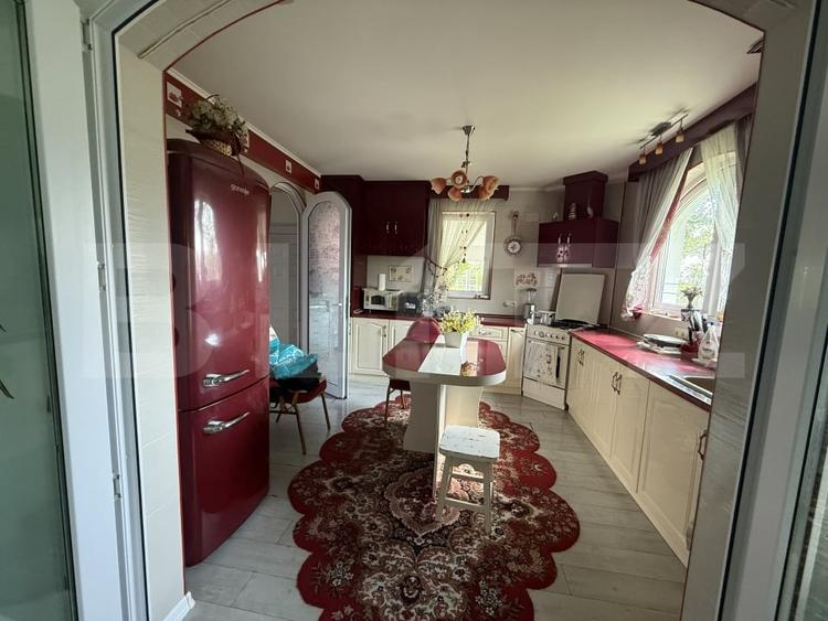 Casă individuală cu 5 camere cu Teren 3837 Mp în Dărmănești