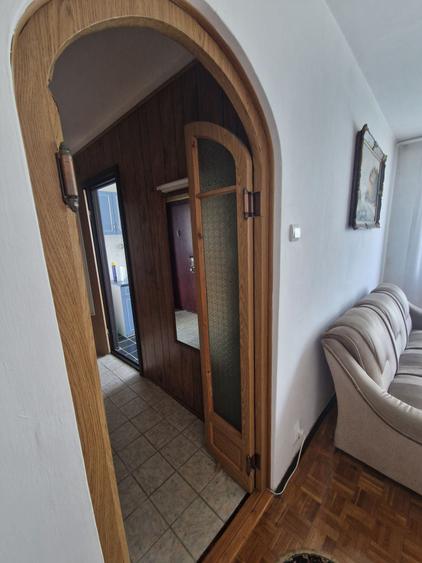 Apartament cu 3 camere semidecomandat în Dacia