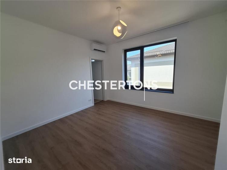 Casă cu 5 camere cu Teren 240 Mp în Central