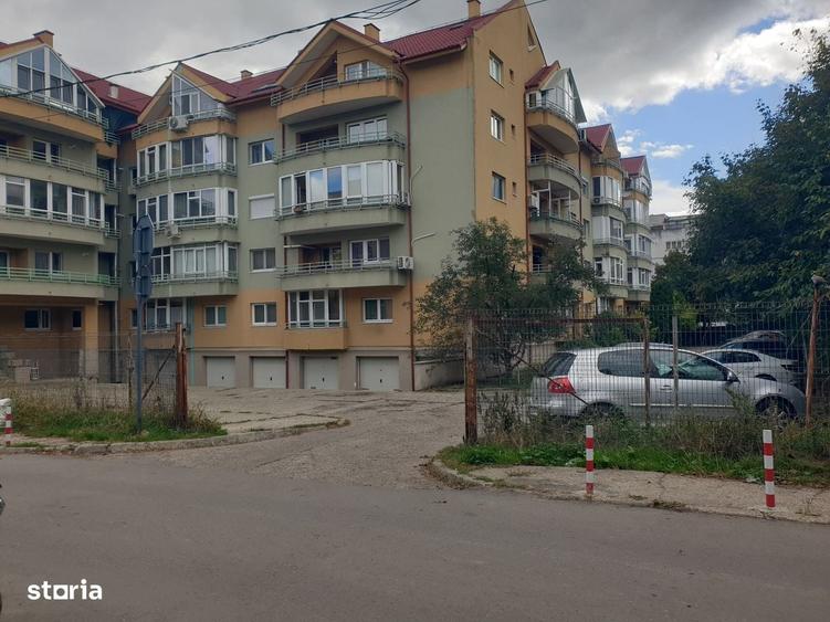Apartament cu 3 camere decomandat în Păcurari