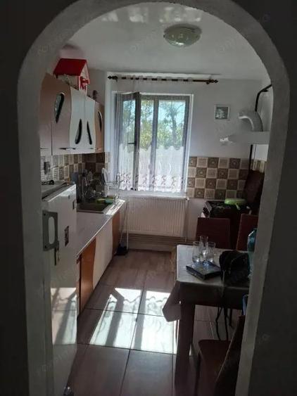 Apartament cu 3 camere decomandat, mobilat în Central