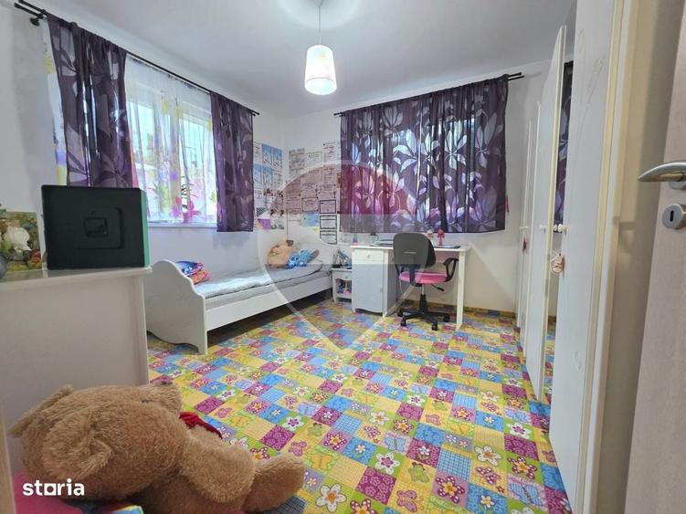 Casa eleganta cu piscina si panouri solare- Medias - 12