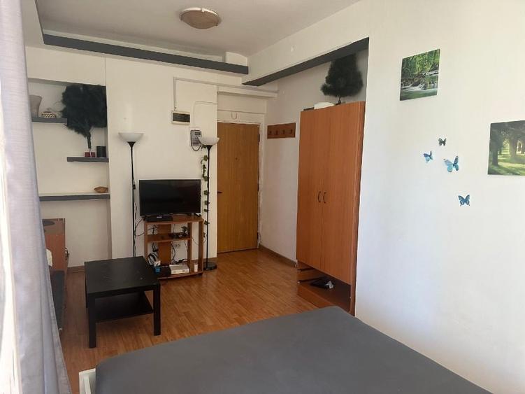 Garsonieră semidecomandată, mobilată în Universitate