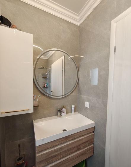 Apartament cu 3 camere decomandat, mobilat în Florești