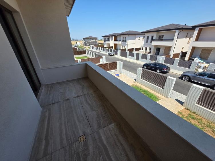 Casă individuală cu 5 camere cu Canalizare în Fundeni