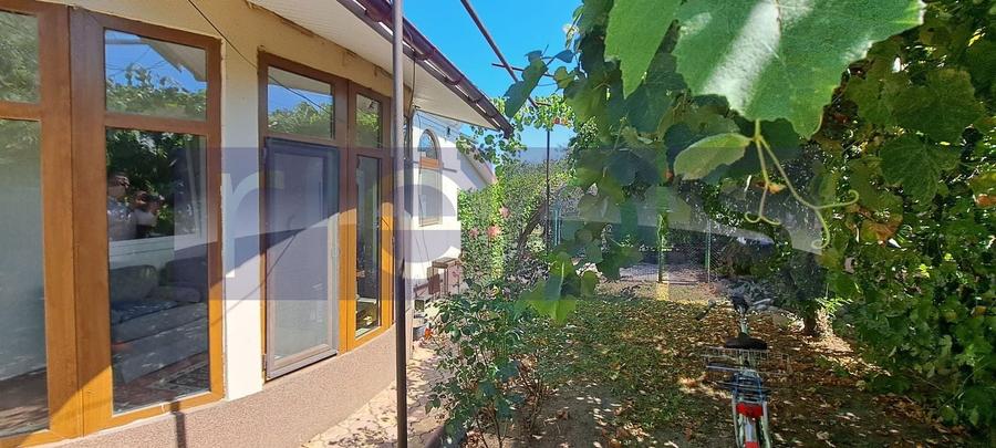 Casă individuală cu 4 camere cu Canalizare în Central