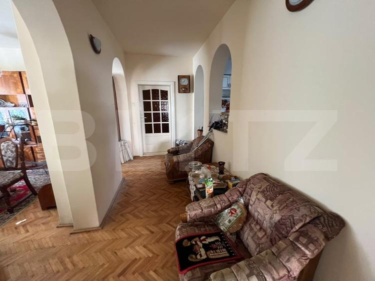 Casă individuală cu 6 camere cu Canalizare în Careiului