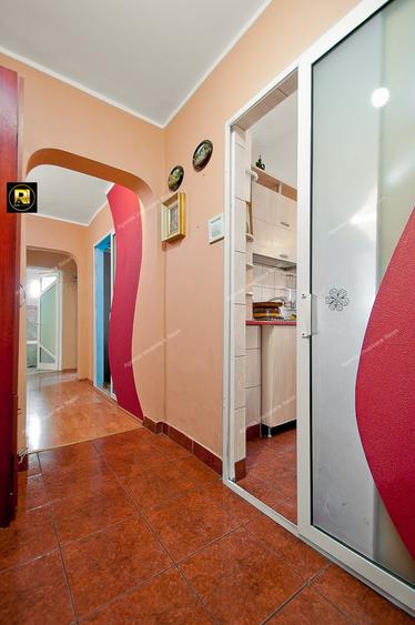 Apartament cu 4 camere decomandat, mobilat în Micro 18