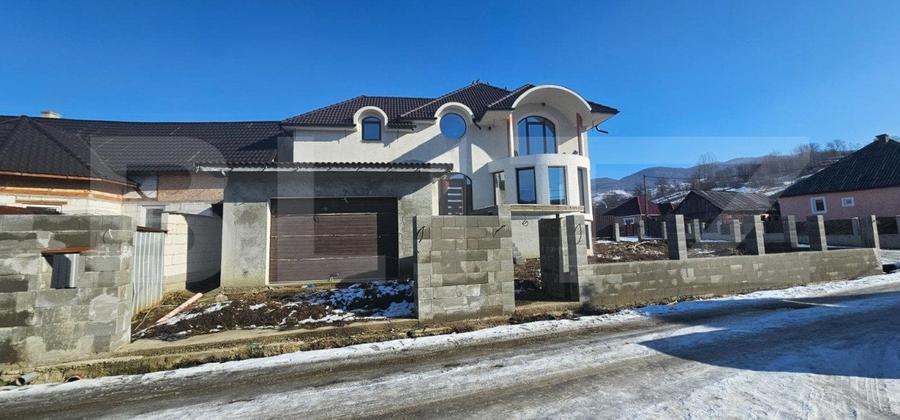 Casă individuală cu 5 camere cu Garaj în Exterior Nord