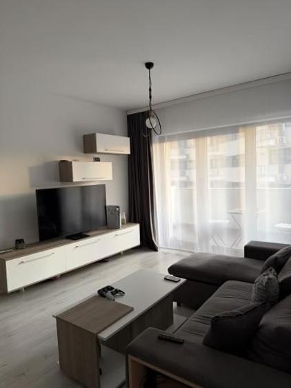 Apartament cu 2 camere semidecomandat, mobilat în Mihai Bravu