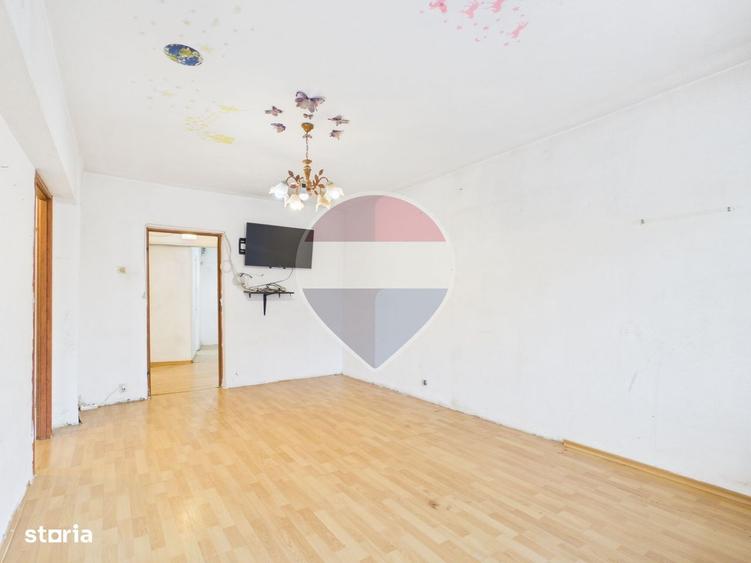 Apartament cu 3 camere semidecomandat în Crângași