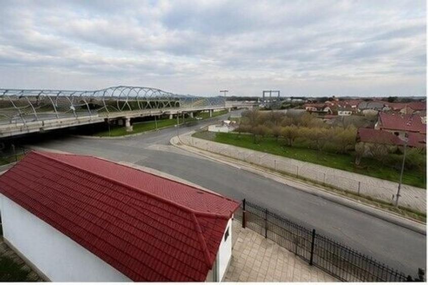 Casă individuală cu 6 camere cu Canalizare în Theodor Pallady