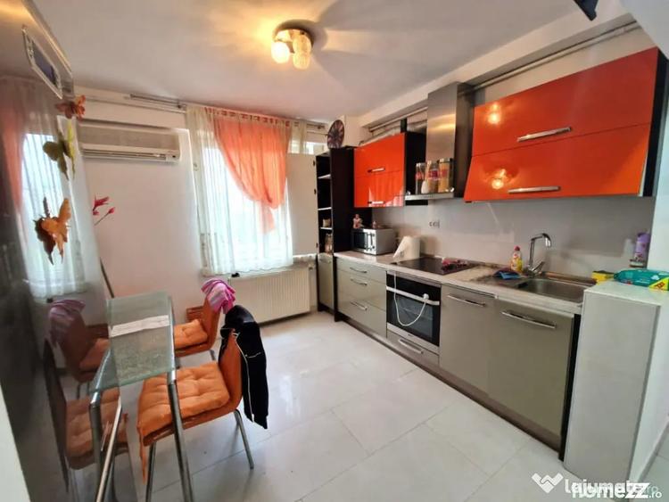 Apartament cu 4 camere decomandat în Central