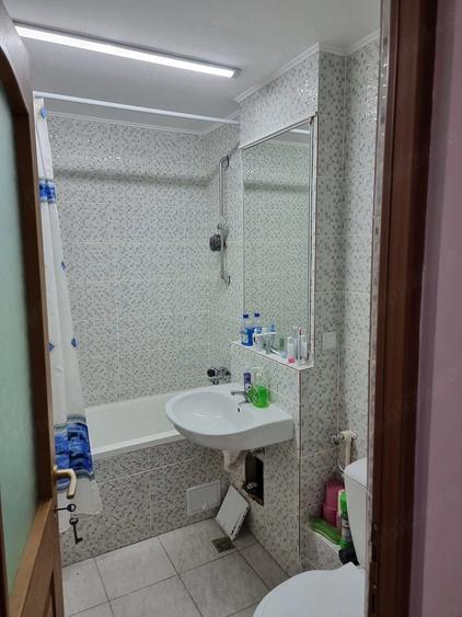 Apartament cu 3 camere decomandat în Fetești-Gară
